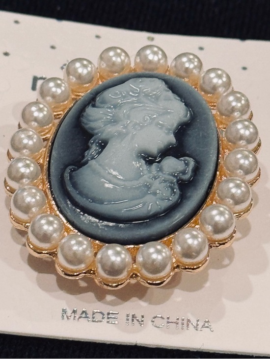 Vintage-Style Victorian Blue Cameo Brooch - Pearl NWT - Picture 3 of 8